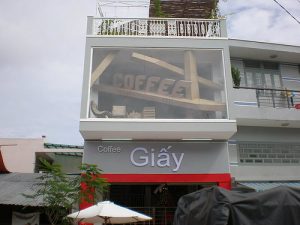Những quán cafee làm bằng giấy carton 8 quan cafee giay